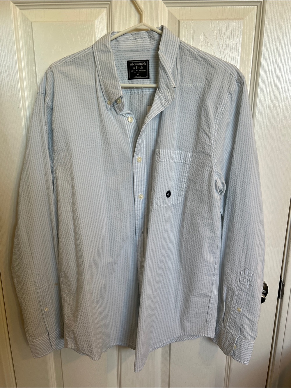 Abercrombie & Fitch Light Blue and White Striped Men's Button-Down Shirt